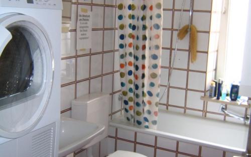 Bad und WC 2 - mit Waschmaschine und Trockner
